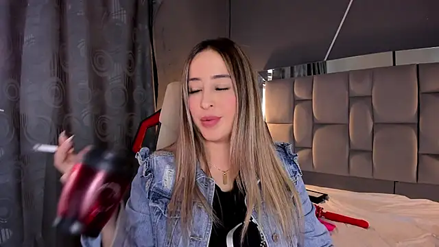 Snapshot of AliceSteel12 chatting on March 2025 01:06:02 PM AliceSteel12 online show from March 2025 01:06:02 PM