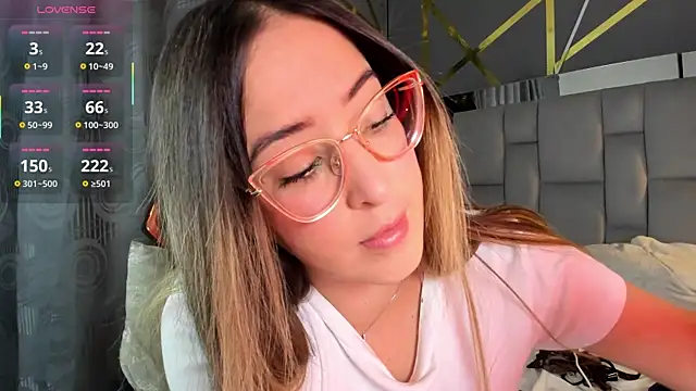 Snapshot of AliceSteel12 chatting on October 2025 11:04:02 PM AliceSteel12 online show from October 2025 11:04:02 PM