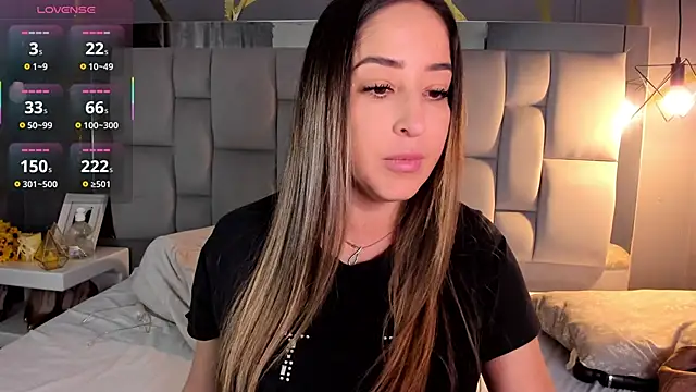 Snapshot of AliceSteel12 chatting on October 2025 11:18:02 PM AliceSteel12 online show from October 2025 11:18:02 PM