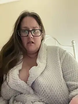 Snapshot of Foxy_Evie40XO chatting on December 2024 05:22:02 PM Foxy Evie40XO online show from December 2024 05:22:02 PM
