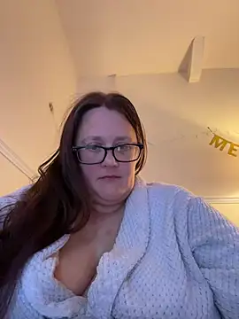 Snapshot of Foxy_Evie40XO chatting on December 2024 11:22:01 PM Foxy Evie40XO online show from December 2024 11:22:01 PM