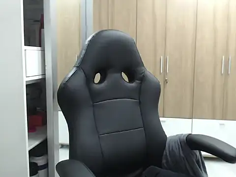 Snapshot of RoxanaLove9 chatting on January 2025 02:53:01 AM RoxanaLove9 online show from January 2025 02:53:01 AM