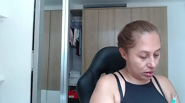 Snapshot of RoxanaLove9 chatting on January 2025 06:34:02 PM RoxanaLove9 online show from January 2025 06:34:02 PM