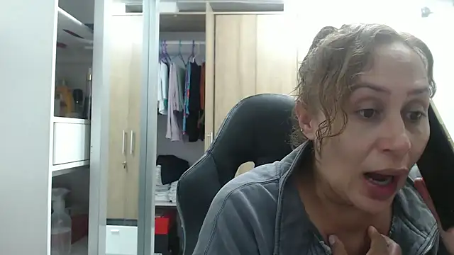 Snapshot of RoxanaLove9 chatting on March 2025 02:45:01 AM RoxanaLove9 online show from March 2025 02:45:01 AM