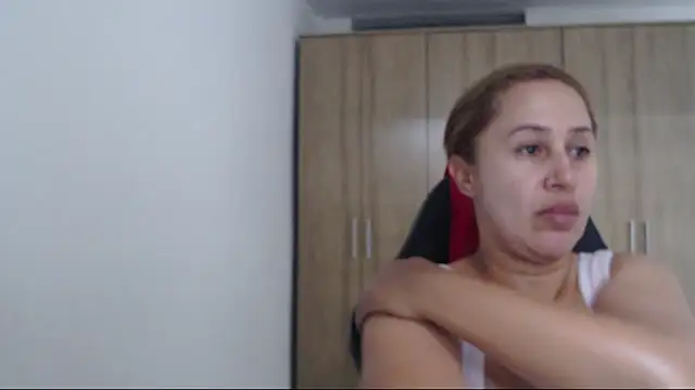 Snapshot of RoxanaLove9 chatting on September 2025 09:05:02 PM RoxanaLove9 online show from September 2025 09:05:02 PM