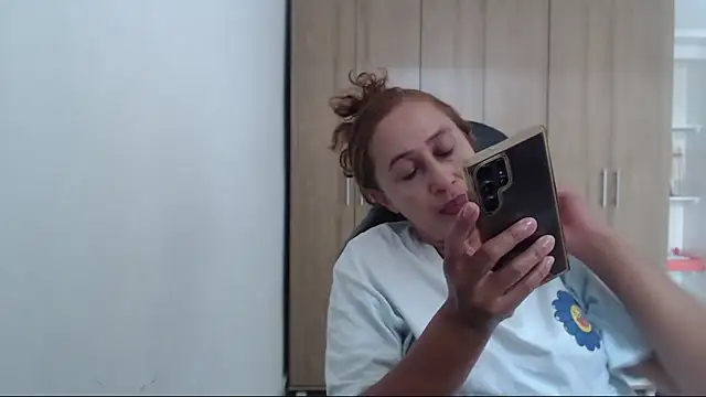 RoxanaLove9 online show from March 2026 05:19:01 PM