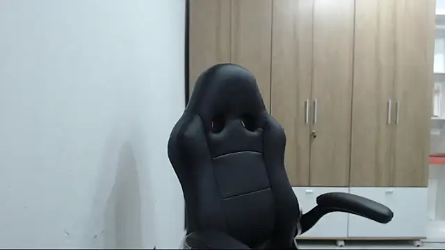 RoxanaLove9 online show from March 2026 11:05:01 PM