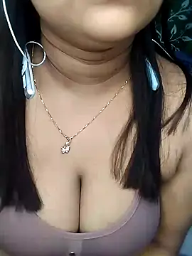 Snapshot of Hottyalia chatting on February 2025 06:44:02 PM Hottyalia online show from February 2025 06:44:02 PM