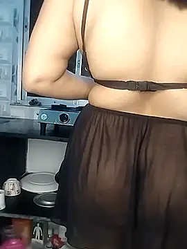 Snapshot of Hottyalia chatting on February 2025 09:37:01 PM Hottyalia online show from February 2025 09:37:01 PM