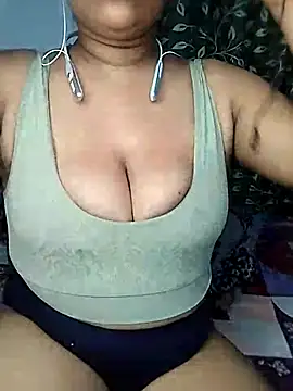 Snapshot of Hottyalia chatting on February 2025 05:07:02 PM Hottyalia online show from February 2025 05:07:02 PM