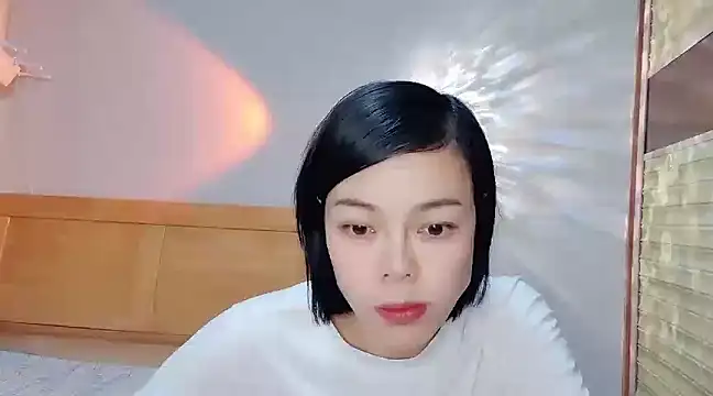 Snapshot of Linda-LL chatting on January 2025 12:22:01 PM Linda-LL online show from January 2025 12:22:01 PM