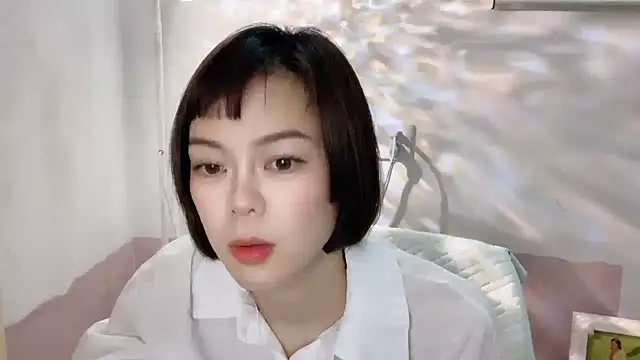 Snapshot of Linda-LL chatting on October 2025 02:02:01 PM Linda-LL online show from October 2025 02:02:01 PM