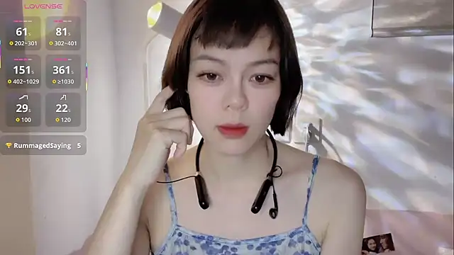 Snapshot of Linda-LL chatting on October 2025 01:56:01 PM Linda-LL online show from October 2025 01:56:01 PM