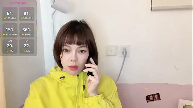 Snapshot of Linda-LL chatting on November 2025 05:06:01 AM Linda-LL online show from November 2025 05:06:01 AM