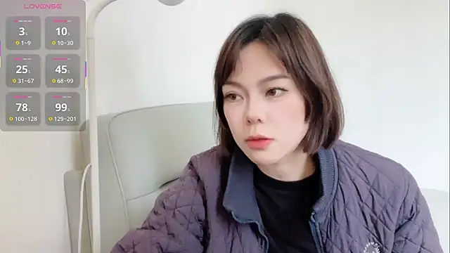 Snapshot of Linda-LL chatting on December 2025 05:24:02 AM Linda-LL online show from December 2025 05:24:02 AM