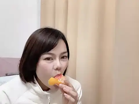 Snapshot of Linda-LL chatting on December 2025 12:58:02 PM Linda-LL online show from December 2025 12:58:02 PM