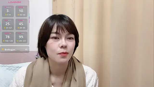 Snapshot of Linda-LL chatting on December 2025 11:15:02 AM Linda-LL online show from December 2025 11:15:02 AM