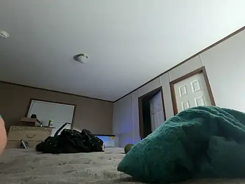 Snapshot of IvanaPlenty chatting on October 2025 04:32:01 AM IvanaPlenty online show from October 2025 04:32:01 AM