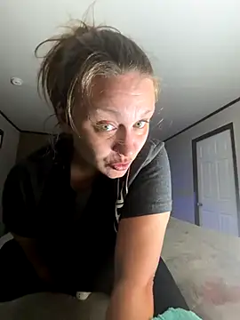 Snapshot of IvanaPlenty chatting on October 2025 04:04:01 AM IvanaPlenty online show from October 2025 04:04:01 AM