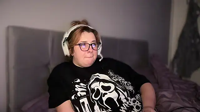 Curvy Rosie99 online show from April 2026 09:39:33 PM