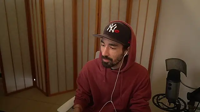 Snapshot of Your_Ice_cream chatting on November 2025 02:42:01 PM Your Ice cream online show from November 2025 02:42:01 PM