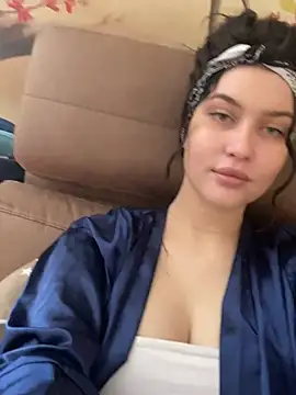 KikiWatson online show from February 2025 12:20:01 PM