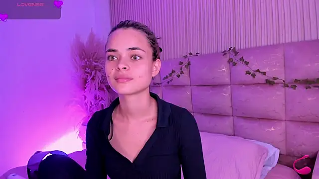 Snapshot of HannaRhodes chatting on July 2026 02:40:02 PM HannaRhodes online show from July 2026 02:40:02 PM