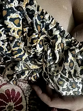 Snapshot of QUEEN-X-CPL chatting on February 2025 06:15:02 PM QUEEN-X-CPL online show from February 2025 06:15:02 PM