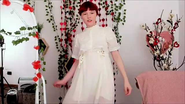 DreamyLuna online show from February 2025 12:04:01 AM