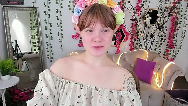 DreamyLuna online show from October 2025 08:17:01 PM