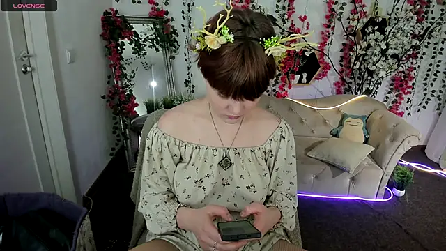 DreamyLuna online show from November 2025 08:40:01 PM