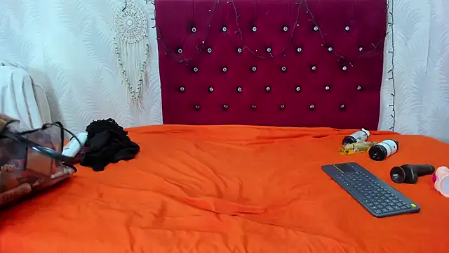 Snapshot of Melody_Megann chatting on January 2025 08:22:02 PM Melody Megann online show from January 2025 08:22:02 PM