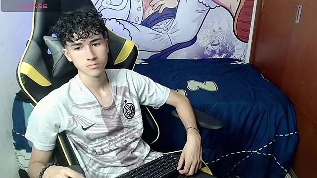 Snapshot of johnny_cagee chatting on December 2024 06:25:02 AM johnny cagee online show from December 2024 06:25:02 AM