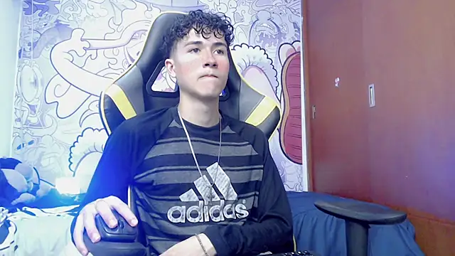 Snapshot of johnny_cagee chatting on December 2024 04:56:02 AM johnny cagee online show from December 2024 04:56:02 AM