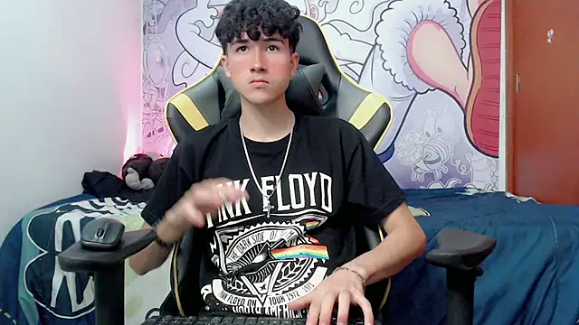 Snapshot of johnny_cagee chatting on December 2024 05:15:01 AM johnny cagee online show from December 2024 05:15:01 AM