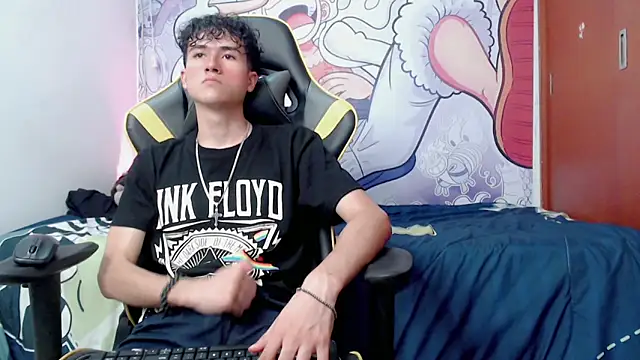 Snapshot of johnny_cagee chatting on December 2024 08:20:02 AM johnny cagee online show from December 2024 08:20:02 AM