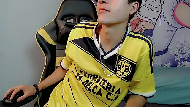 Snapshot of johnny_cagee chatting on February 2025 06:54:01 AM johnny cagee online show from February 2025 06:54:01 AM