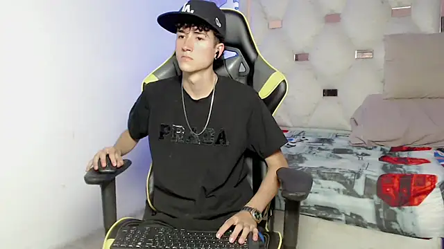 Snapshot of johnny_cagee chatting on September 2025 06:57:01 AM johnny cagee online show from September 2025 06:57:01 AM