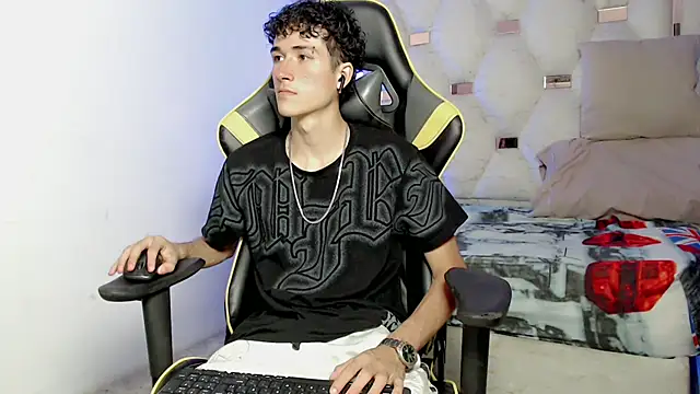 Snapshot of johnny_cagee chatting on September 2025 04:03:01 AM johnny cagee online show from September 2025 04:03:01 AM