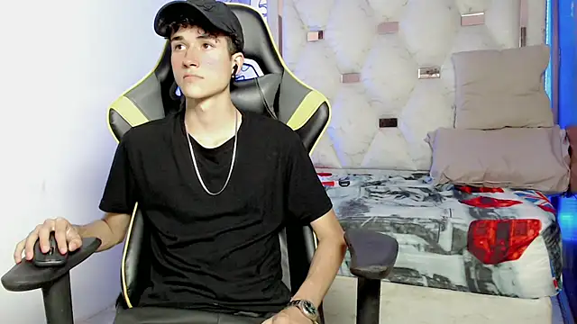 Snapshot of johnny_cagee chatting on September 2025 04:03:01 AM johnny cagee online show from September 2025 04:03:01 AM