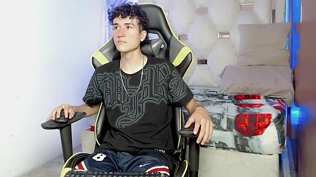 Snapshot of johnny_cagee chatting on September 2025 04:05:02 AM johnny cagee online show from September 2025 04:05:02 AM