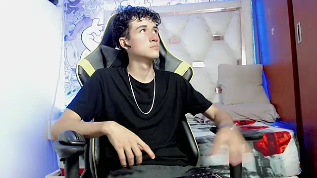 Snapshot of johnny_cagee chatting on October 2025 04:44:02 AM johnny cagee online show from October 2025 04:44:02 AM