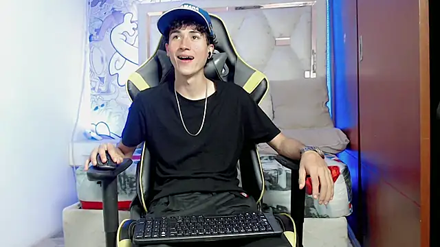 Snapshot of johnny_cagee chatting on October 2025 05:50:02 AM johnny cagee online show from October 2025 05:50:02 AM