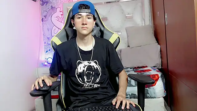 Snapshot of johnny_cagee chatting on October 2025 04:24:02 AM johnny cagee online show from October 2025 04:24:02 AM