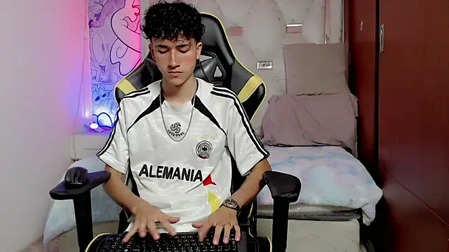 Snapshot of johnny_cagee chatting on October 2025 09:12:01 AM johnny cagee online show from October 2025 09:12:01 AM