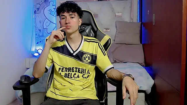 Snapshot of johnny_cagee chatting on October 2025 04:46:01 AM johnny cagee online show from October 2025 04:46:01 AM