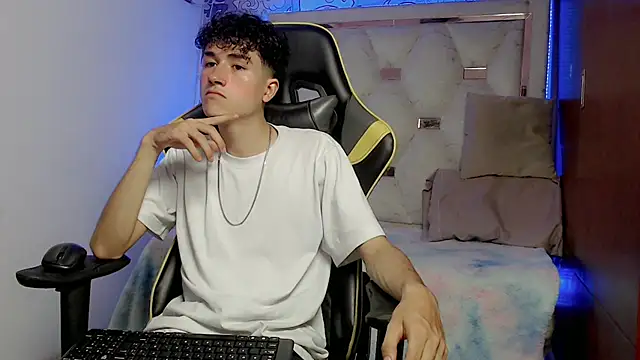 Snapshot of johnny_cagee chatting on November 2025 04:55:01 AM johnny cagee online show from November 2025 04:55:01 AM