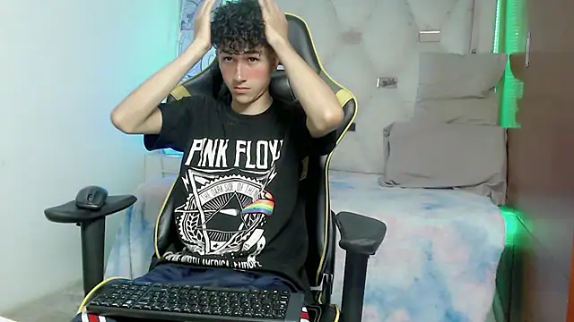 Snapshot of johnny_cagee chatting on November 2025 06:01:02 AM johnny cagee online show from November 2025 06:01:02 AM