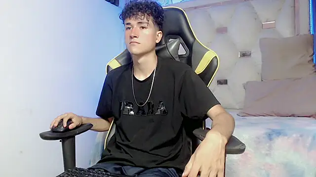 Snapshot of johnny_cagee chatting on November 2025 04:57:02 AM johnny cagee online show from November 2025 04:57:02 AM