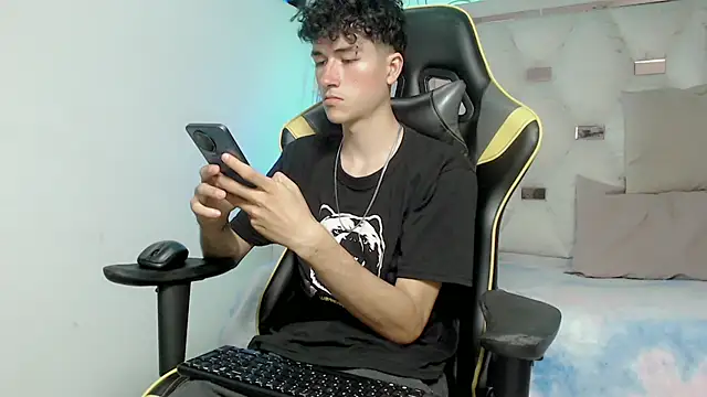 Snapshot of johnny_cagee chatting on November 2025 04:11:01 AM johnny cagee online show from November 2025 04:11:01 AM